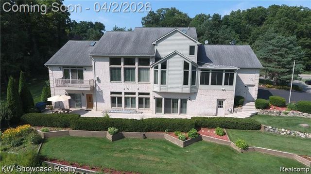 11245 Britney Lane, White Lake, MI 48386