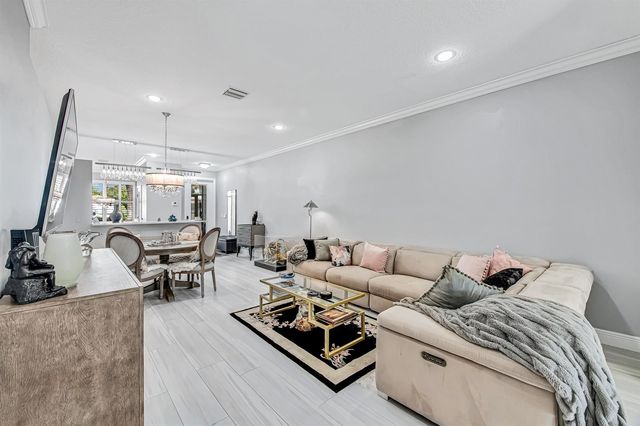 9636 Crescent View Drive N, Boynton Beach, FL 33437