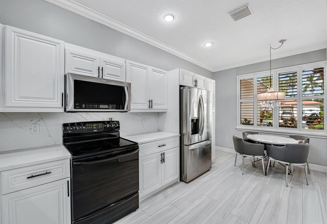 9636 Crescent View Drive N, Boynton Beach, FL 33437
