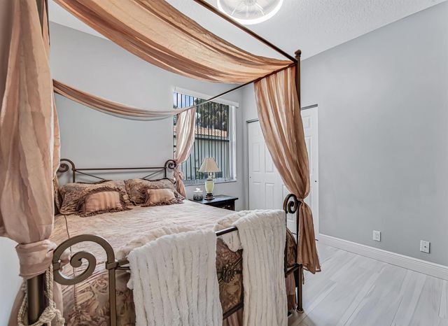 9636 Crescent View Drive N, Boynton Beach, FL 33437