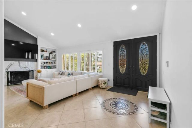 28820 Calabria, Agoura Hills, CA 91301