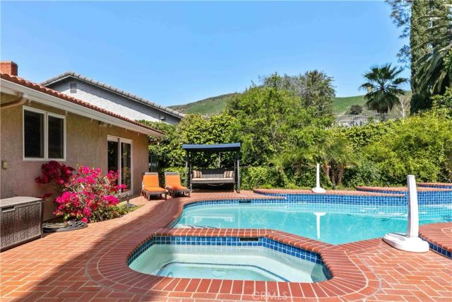 28820 Calabria, Agoura Hills, CA 91301