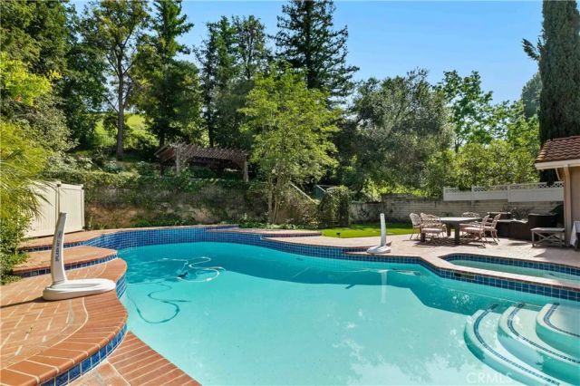 28820 Calabria, Agoura Hills, CA 91301