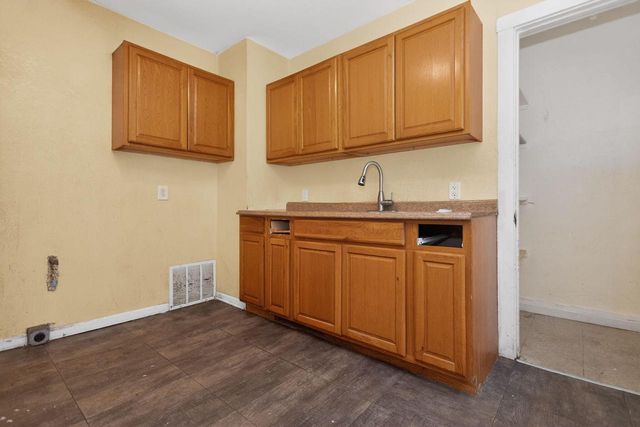 4624 N 29th STREET, Milwaukee, WI 53209