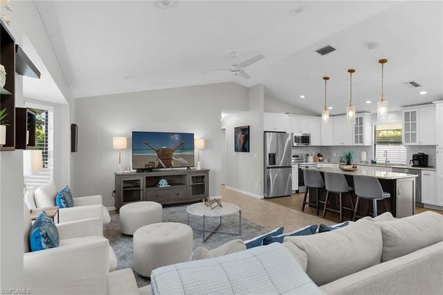 186 Wickliffe DR, Naples, FL 34110