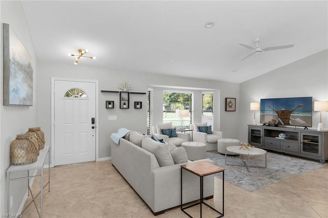 186 Wickliffe DR, Naples, FL 34110