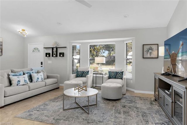 186 Wickliffe DR, Naples, FL 34110