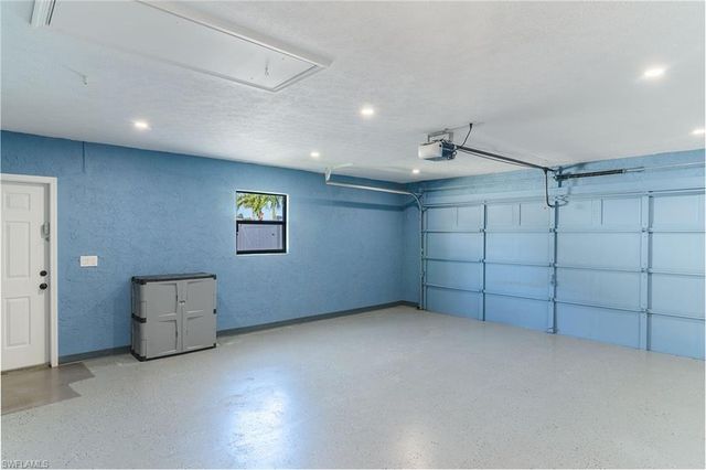 186 Wickliffe DR, Naples, FL 34110