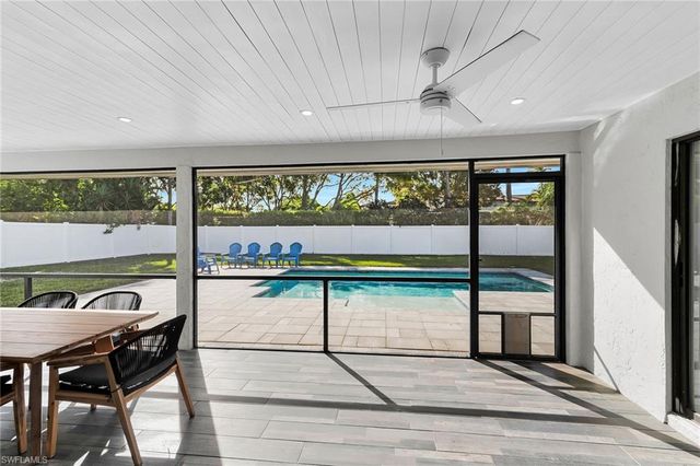 186 Wickliffe DR, Naples, FL 34110