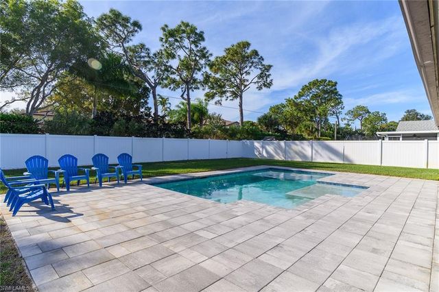 186 Wickliffe DR, Naples, FL 34110