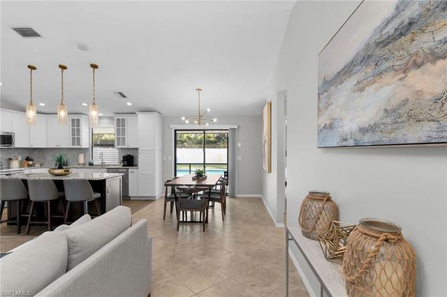 186 Wickliffe DR, Naples, FL 34110