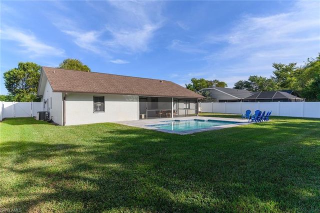 186 Wickliffe DR, Naples, FL 34110