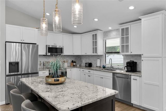 186 Wickliffe DR, Naples, FL 34110