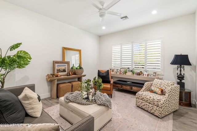 1811 E CLAREMONT Street, Phoenix, AZ 85016