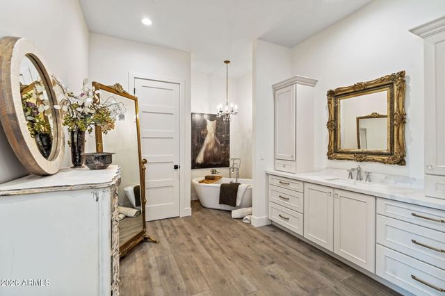 1811 E CLAREMONT Street, Phoenix, AZ 85016