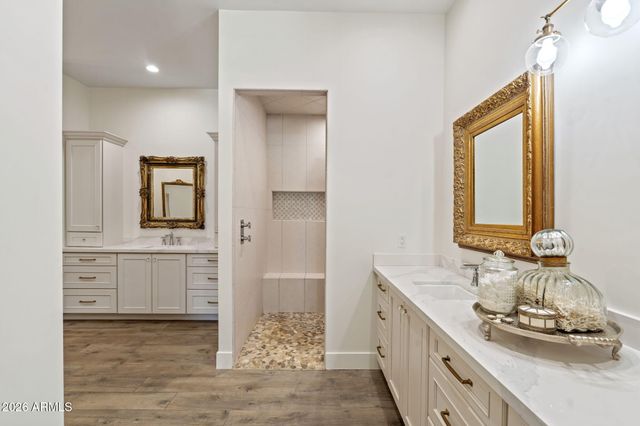 1811 E CLAREMONT Street, Phoenix, AZ 85016