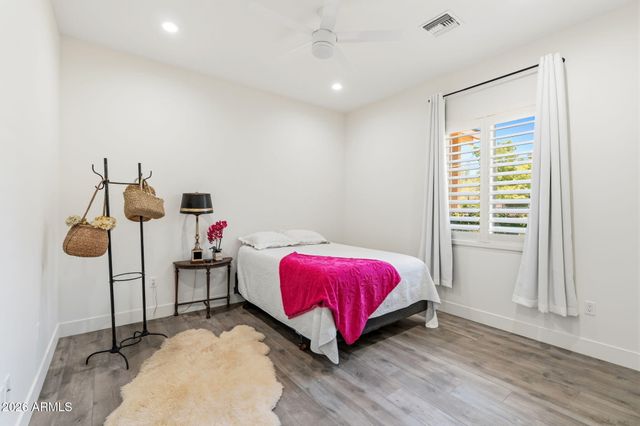 1811 E CLAREMONT Street, Phoenix, AZ 85016