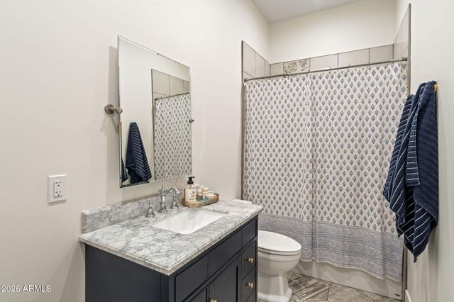 1811 E CLAREMONT Street, Phoenix, AZ 85016