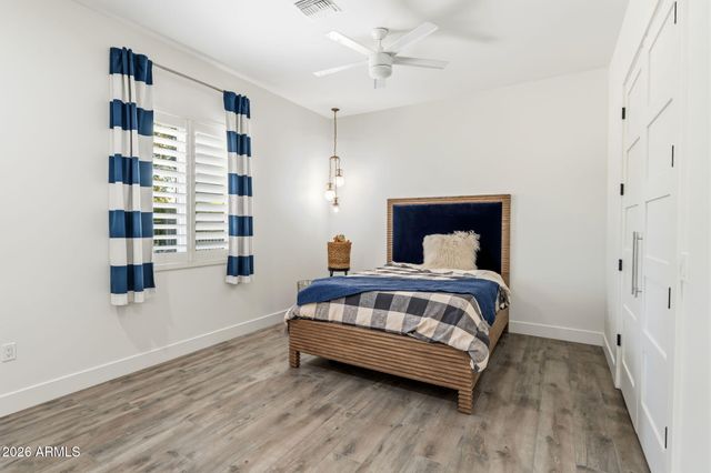 1811 E CLAREMONT Street, Phoenix, AZ 85016