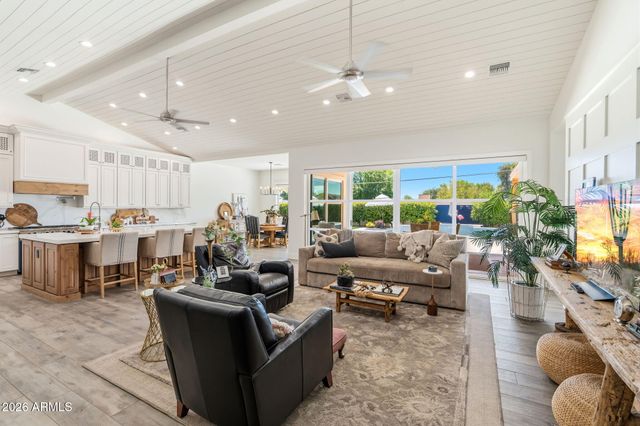 1811 E CLAREMONT Street, Phoenix, AZ 85016