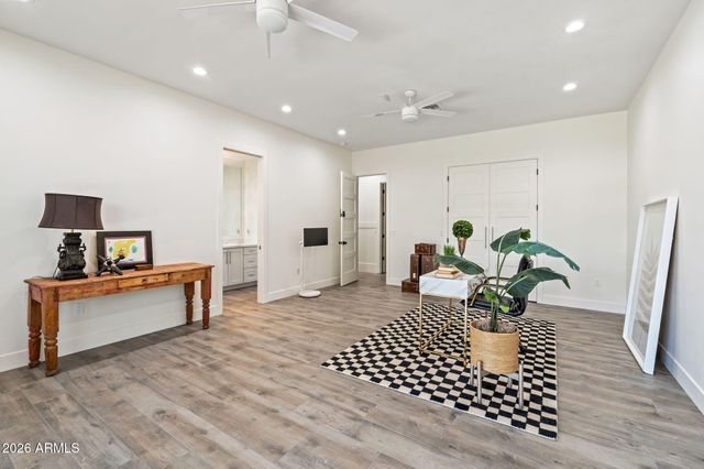 1811 E CLAREMONT Street, Phoenix, AZ 85016