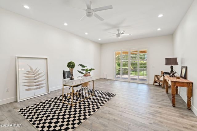 1811 E CLAREMONT Street, Phoenix, AZ 85016