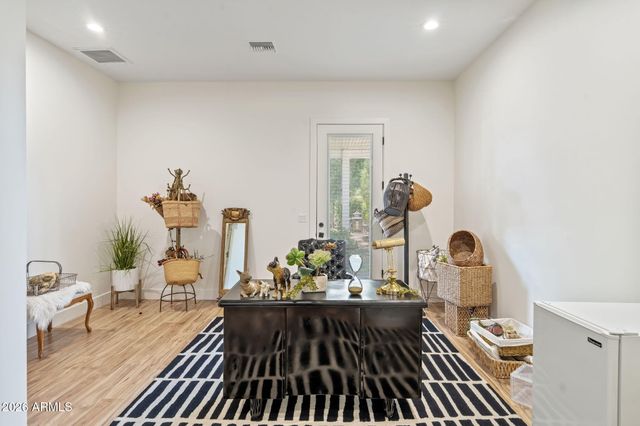 1811 E CLAREMONT Street, Phoenix, AZ 85016