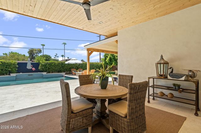 1811 E CLAREMONT Street, Phoenix, AZ 85016