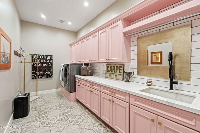1811 E CLAREMONT Street, Phoenix, AZ 85016