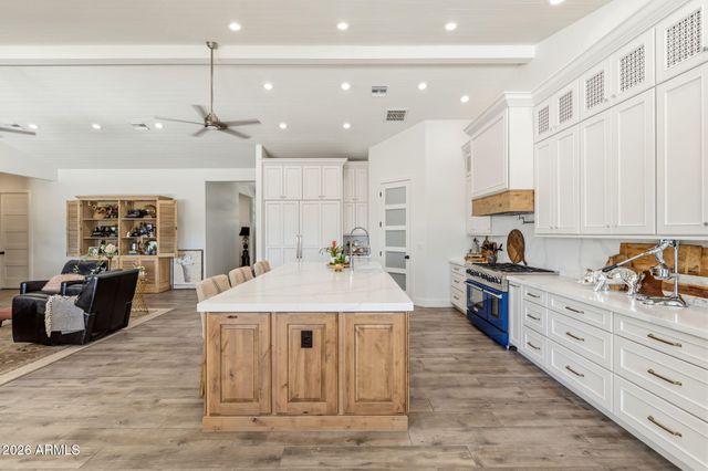 1811 E CLAREMONT Street, Phoenix, AZ 85016