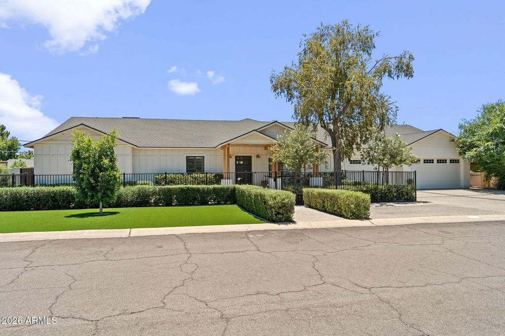 1811 E CLAREMONT Street, Phoenix, AZ 85016