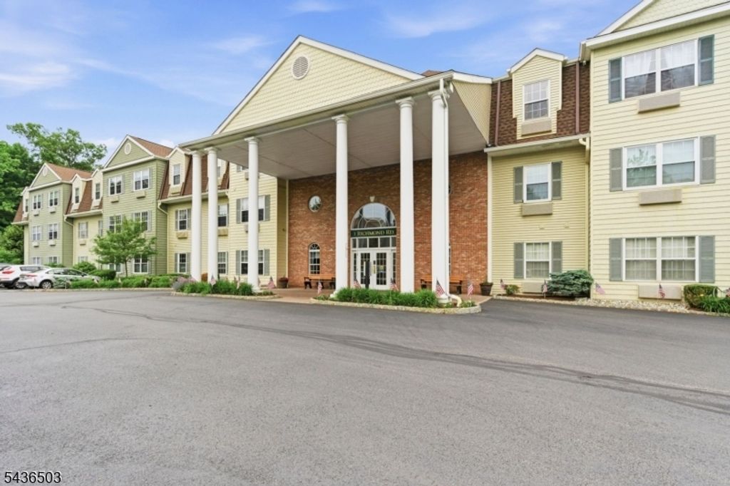 1208 Richmond Rd 208, West Milford Twp., NJ 07480 — exterior