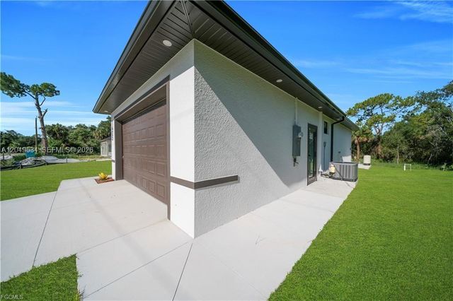 1405 Palmetto Avenue, Lehigh Acres, FL 33972