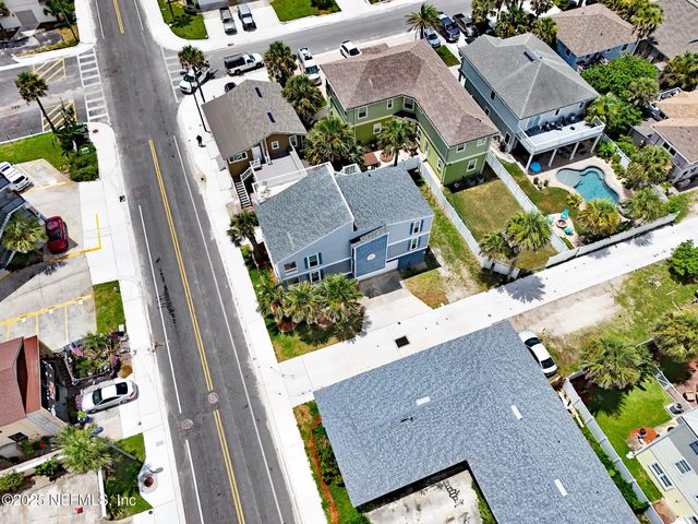 724 1ST Street S, Jacksonville Beach, FL 32250