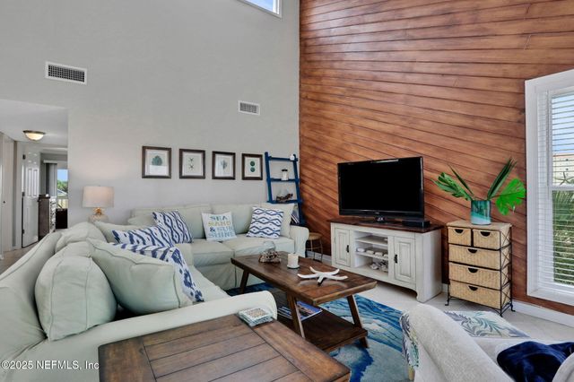 724 1ST Street S, Jacksonville Beach, FL 32250