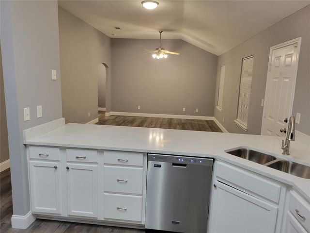 4027 Ramona Avenue, Dallas, TX 75216