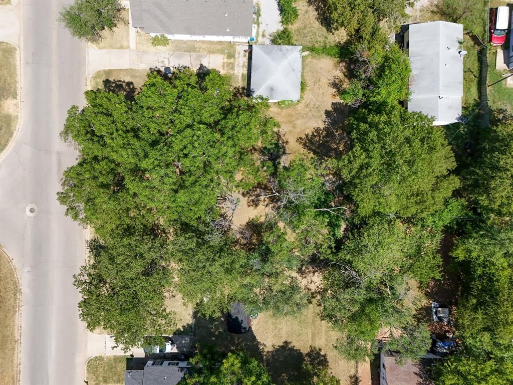 Image 1 of property listing at 1201 N Center Avenue, Shawnee, OK 74801