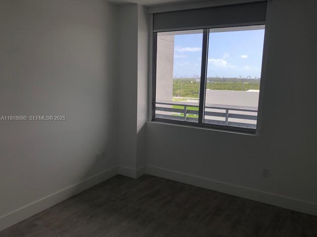 16385 Biscayne Boulevard 1005, North Miami Beach, FL 33160