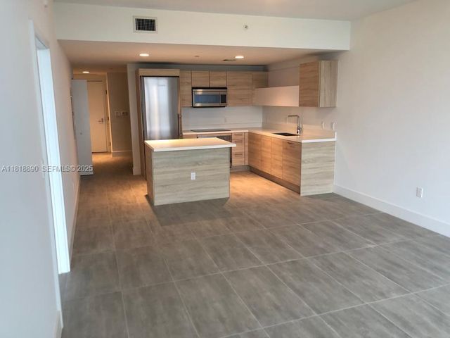 16385 Biscayne Boulevard 1005, North Miami Beach, FL 33160