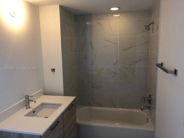 16385 Biscayne Boulevard 1005, North Miami Beach, FL 33160