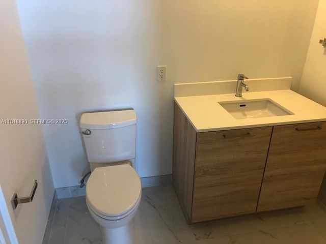 16385 Biscayne Boulevard 1005, North Miami Beach, FL 33160