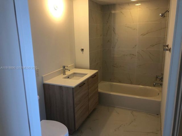 16385 Biscayne Boulevard 1005, North Miami Beach, FL 33160