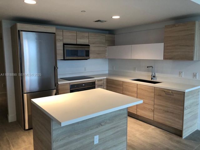 16385 Biscayne Boulevard 1005, North Miami Beach, FL 33160