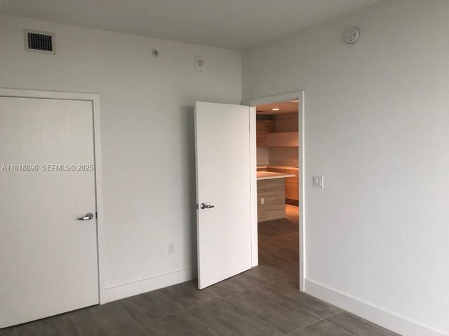 16385 Biscayne Boulevard 1005, North Miami Beach, FL 33160