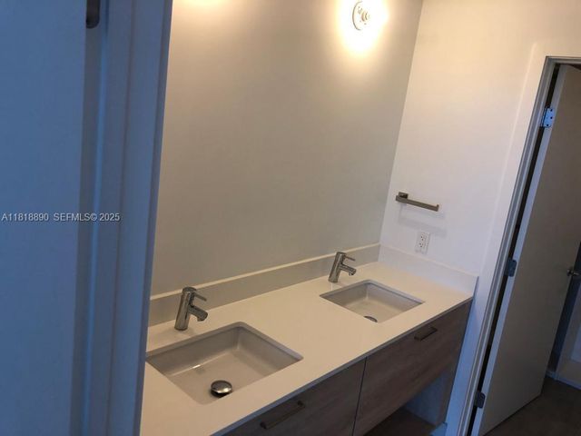 16385 Biscayne Boulevard 1005, North Miami Beach, FL 33160