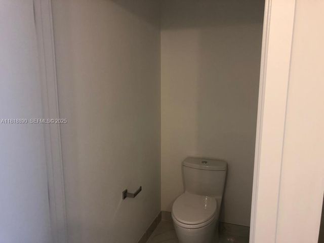 16385 Biscayne Boulevard 1005, North Miami Beach, FL 33160