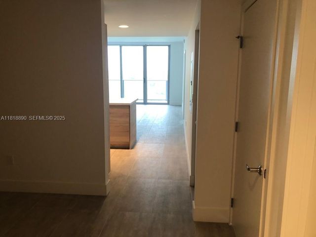 16385 Biscayne Boulevard 1005, North Miami Beach, FL 33160