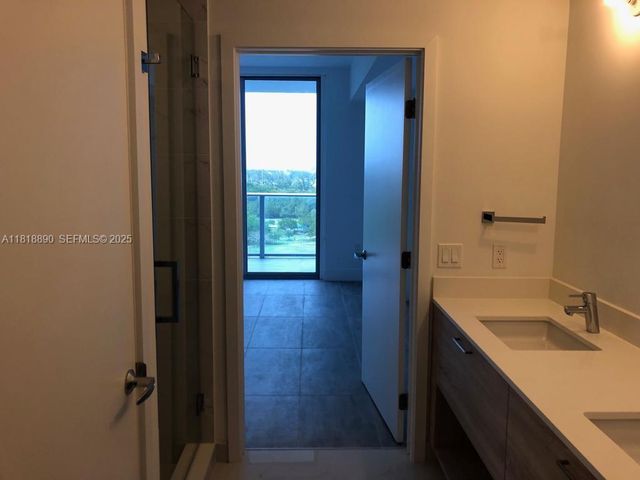 16385 Biscayne Boulevard 1005, North Miami Beach, FL 33160