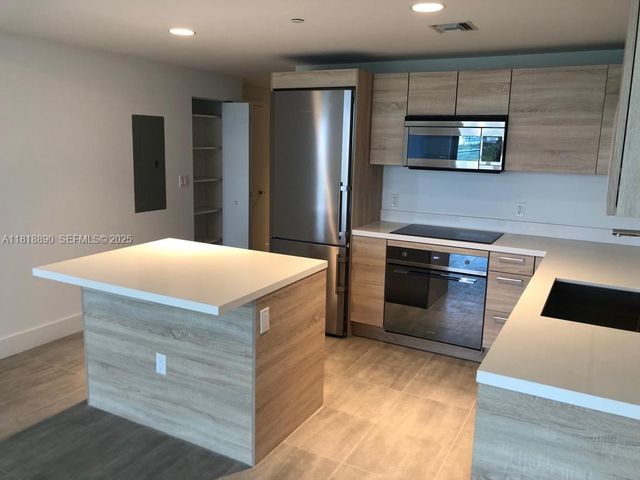 16385 Biscayne Boulevard 1005, North Miami Beach, FL 33160