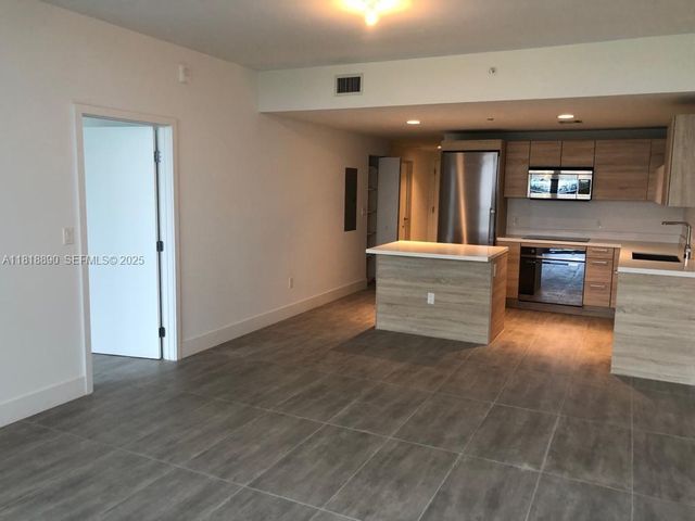 16385 Biscayne Boulevard 1005, North Miami Beach, FL 33160